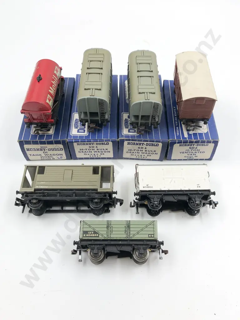 Hornby Dublo Boxed Four Rolling Stock Wagons and Three Unboxed Image 1++