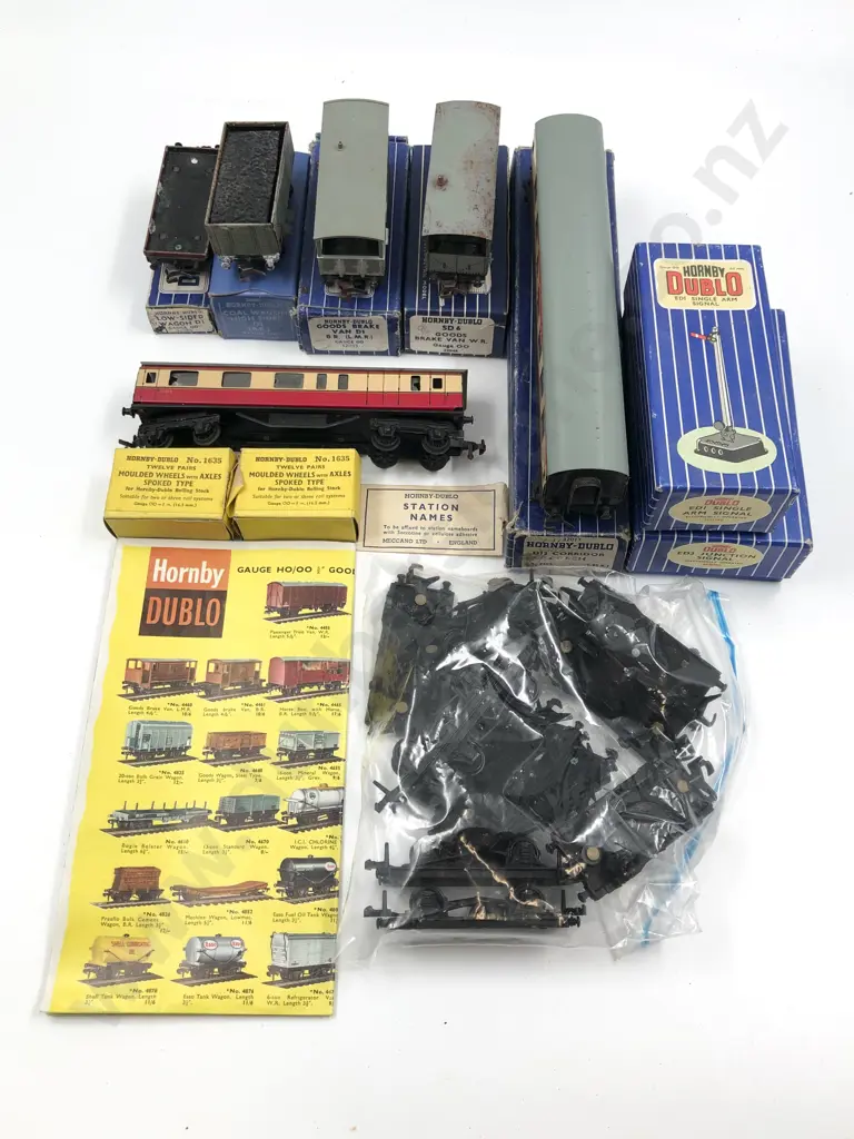 Hornby Dublo Boxed Controllers Image 1++