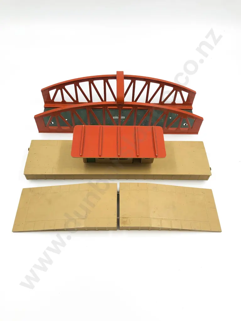 Hornby Dublo Silver King Locomotive and Tender Image 1++
