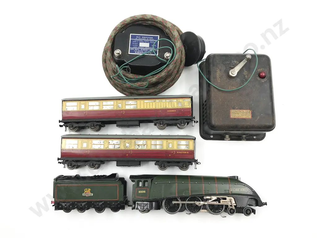 Hornby Dublo Silver King Locomotive and Tender Image 1++