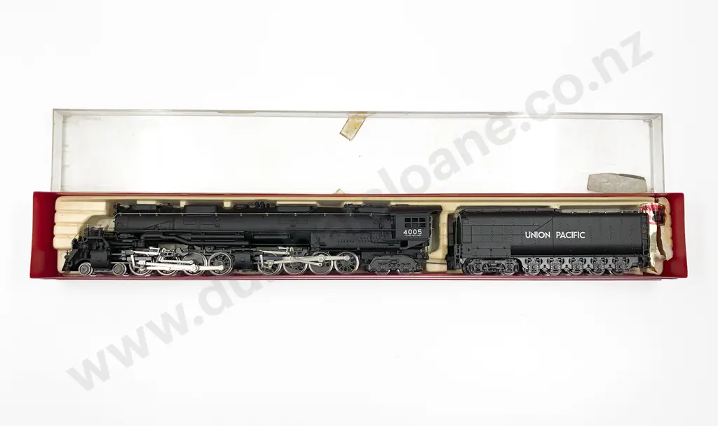 Rivarossi Part Boxed HO Locomotive and Tender Image 1++