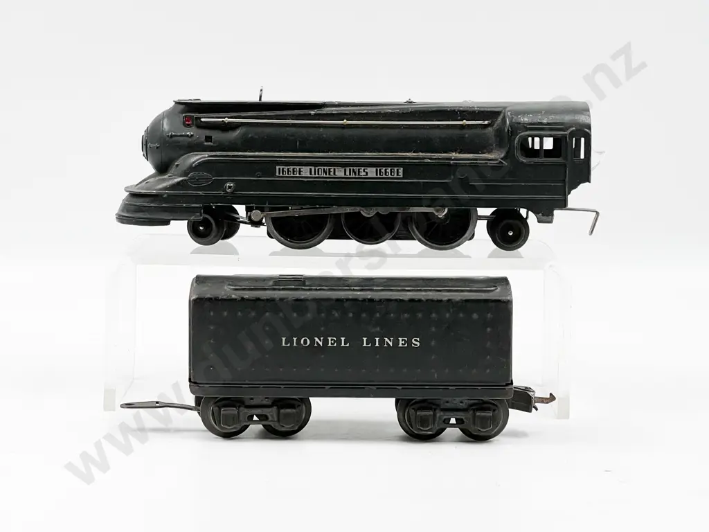 Lionel Lines O Gauge Electric Locomotive and Tender Image 1++