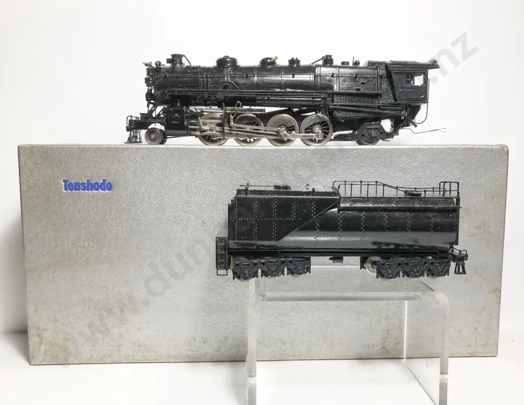 Vintage HO As New Tenshodo Great Northern 2-8-2 Locomotive and Tender Image 1++