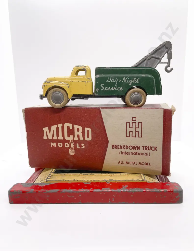 Boxed Lincoln Micro Models Breakdown Truck Image 1++