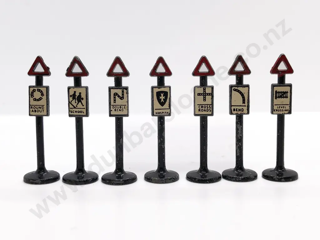 Unboxed A Moko Lesney Part Set of Seven Road Signs Image 1++
