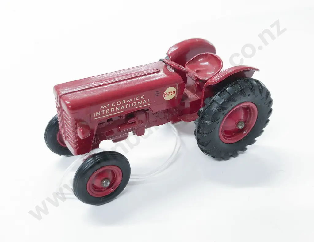 Boxed Matchbox Series King Size No4 International Tractor Image 1++