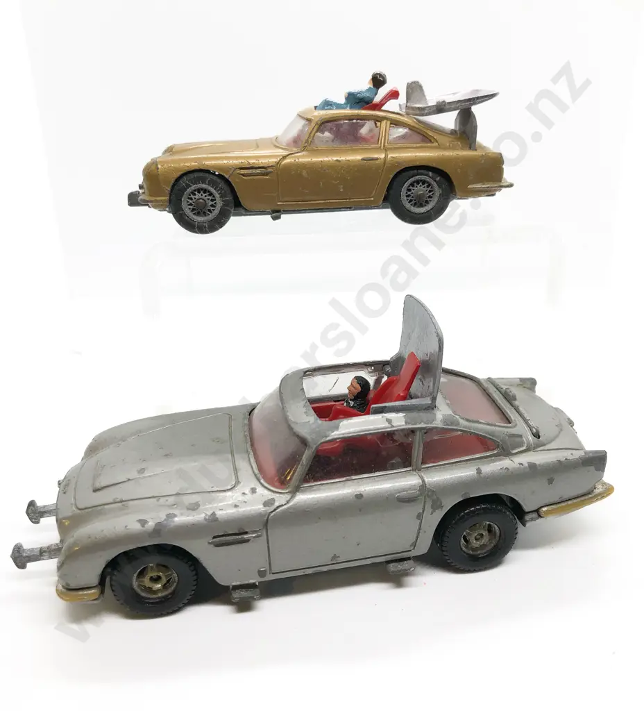 Corgi James Bond 007 Aston Martin DB5 Two Versions Image 1++