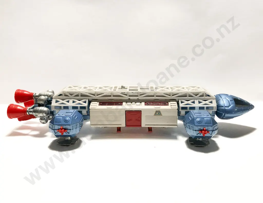Dinky Unboxed (359) Eagle Transport Image 1++