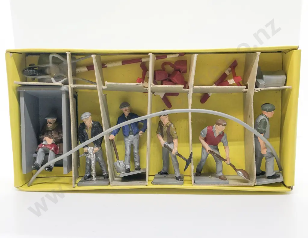 Boxed Dinky No010 Road Maintenance Personnel Image 1++