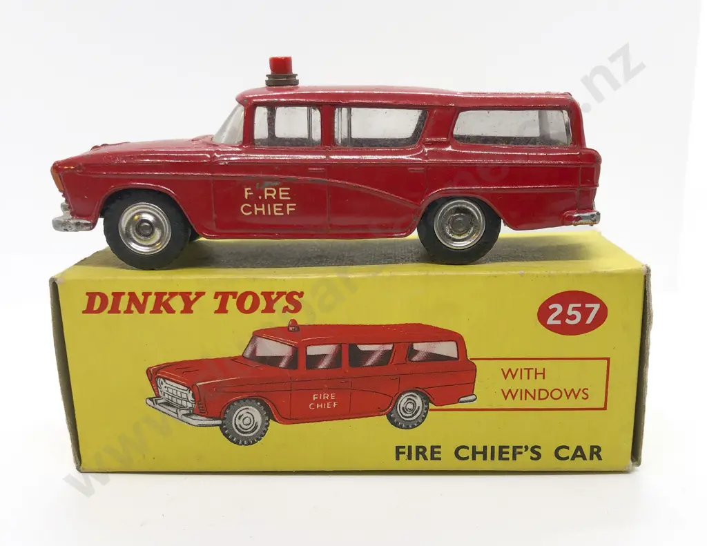 Boxed Dinky No257 Fire Chief's Car Image 1++