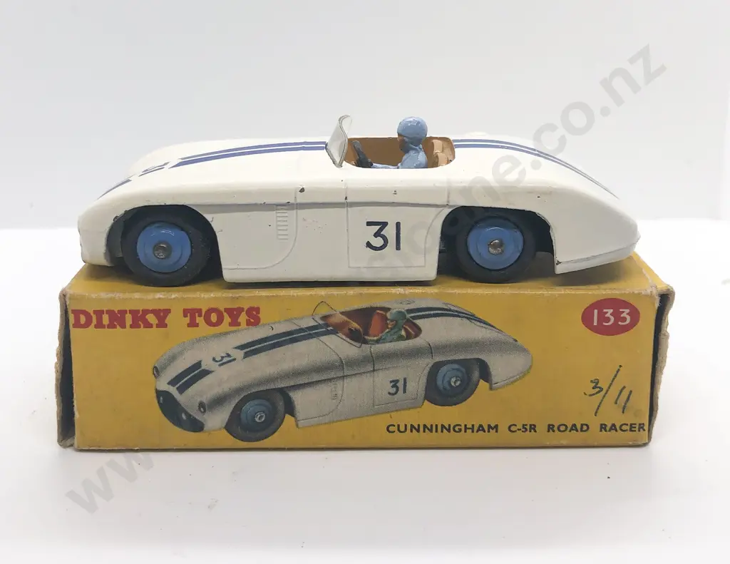 Boxed Dinky 133 Cunningham C-5R Road Racer Image 1++