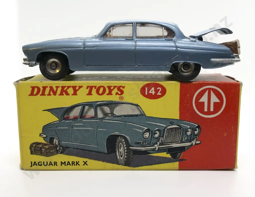 Boxed Dinky No142 Jaguar Mark X Image 1++