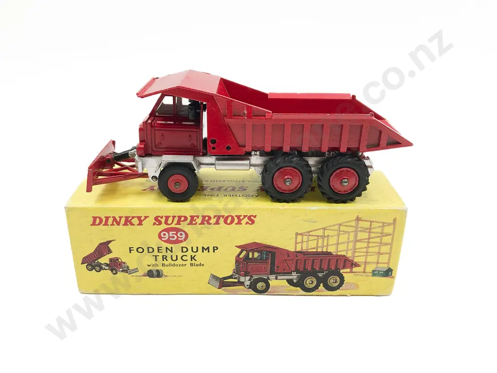 Dinky Boxed 959 Foden Dump Truck with Bulldozer Blade Image 1++
