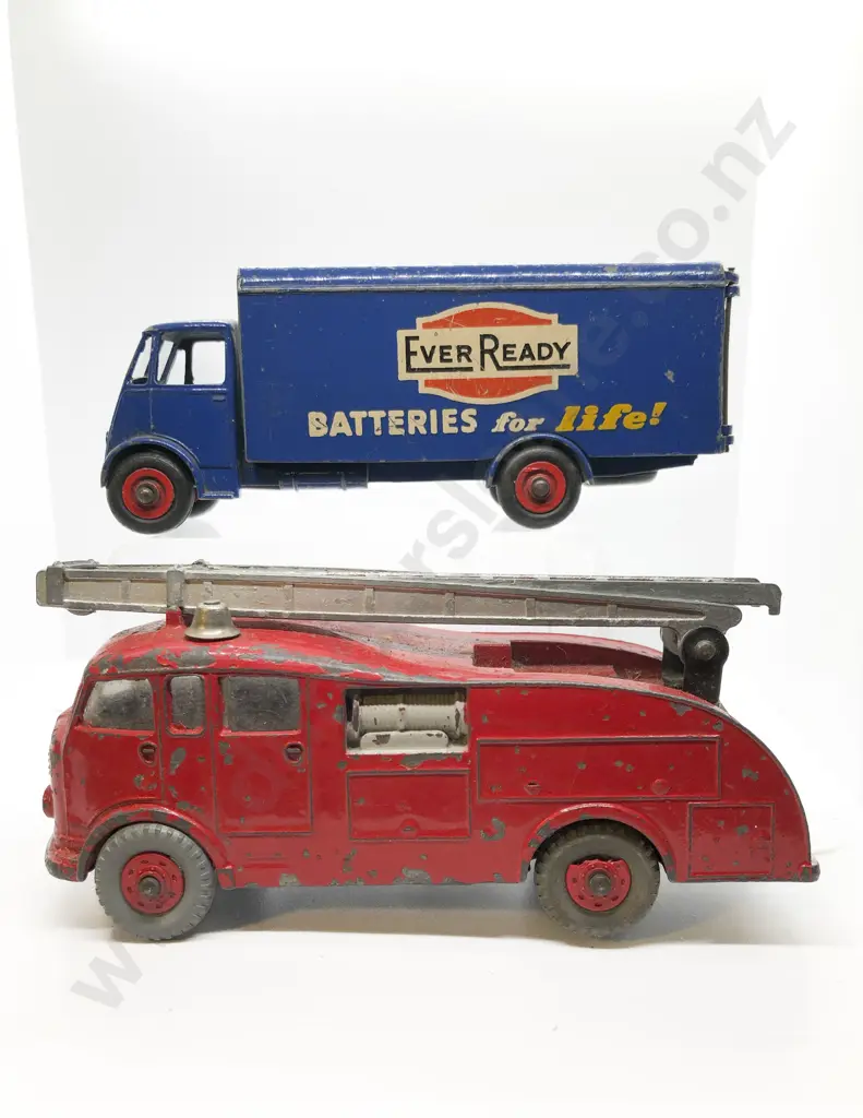 Dinky Unboxed EverReady Guy Van and 955 Fire Engine Image 1++