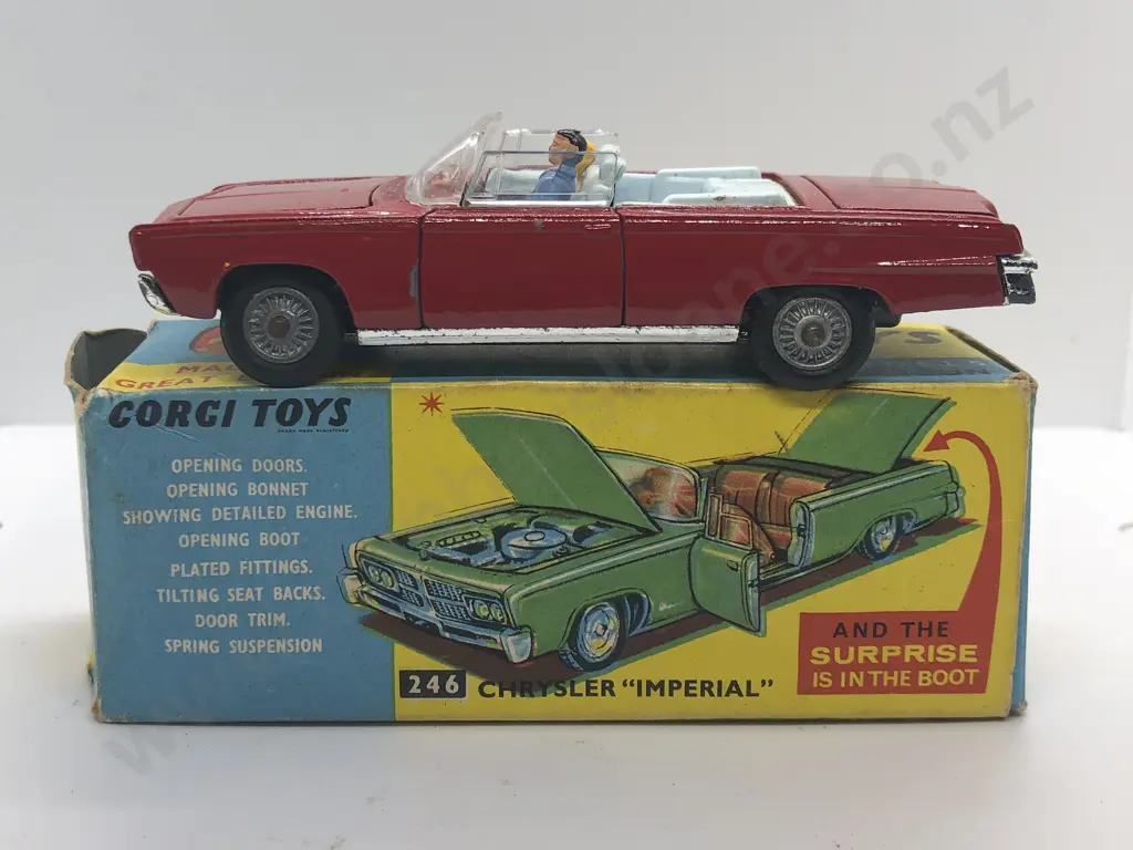 Boxed Corgi 246 Chrysler 'Imperial" complete with golf clubs Image 1++