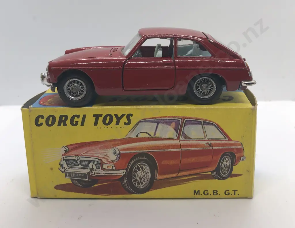 Boxed Corgi 327 M.G.B. G.T. Image 1++
