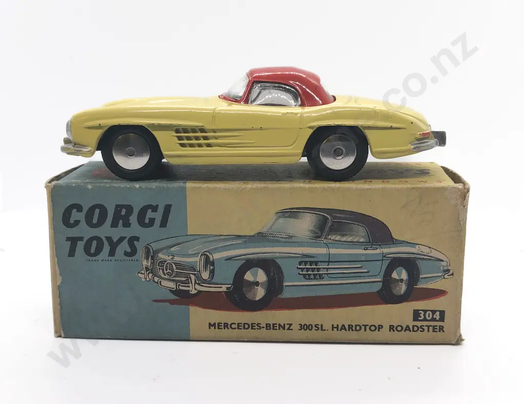 Boxed Corgi 304 Mercedes-Benz 300SL Hardtop Roadster Image 1++