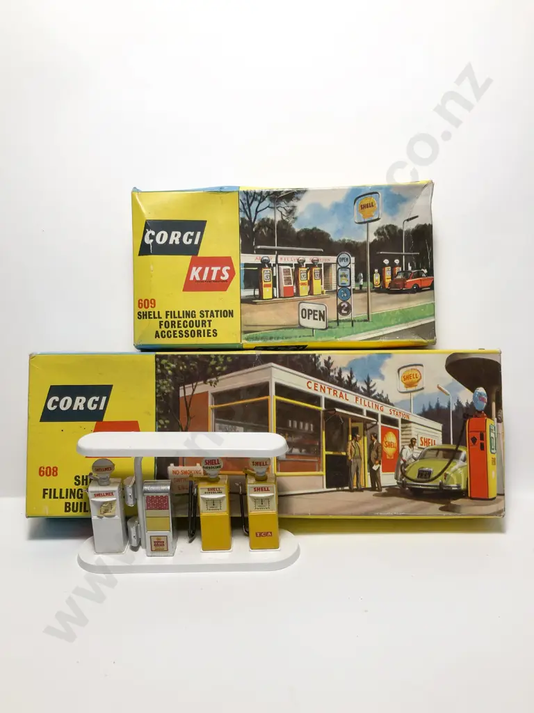 Boxed Corgi 608 & 609 Kits Image 1++