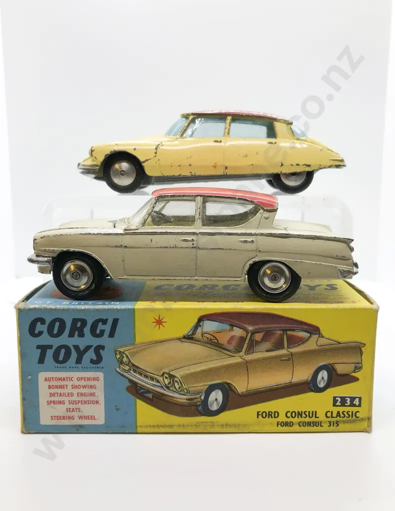 Boxed Corgi 234 Ford Consul Classic and unboxed Citroen DS 19 Image 1++