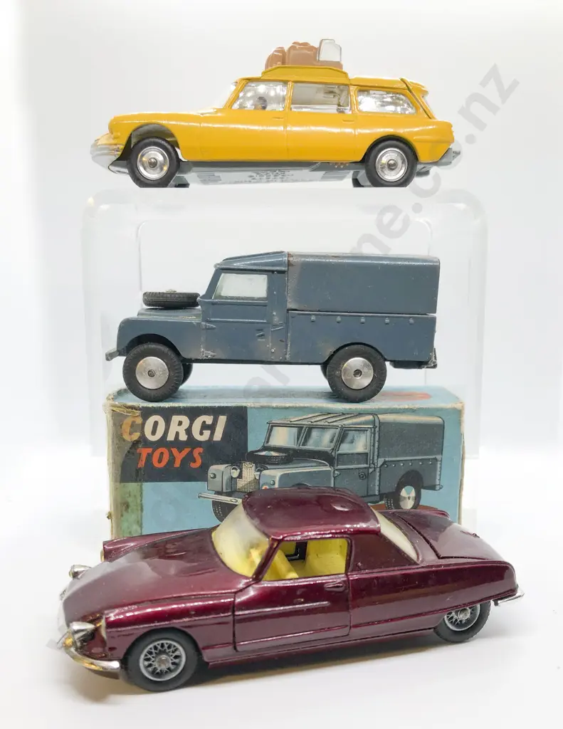 Boxed Corgi 351 Land-Rover R.A.F. Vehicle Image 1++