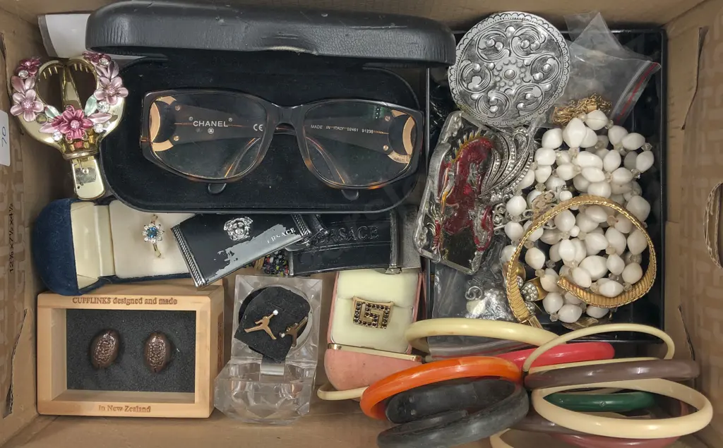Box of Assorted Costume Jewellery Image 1++