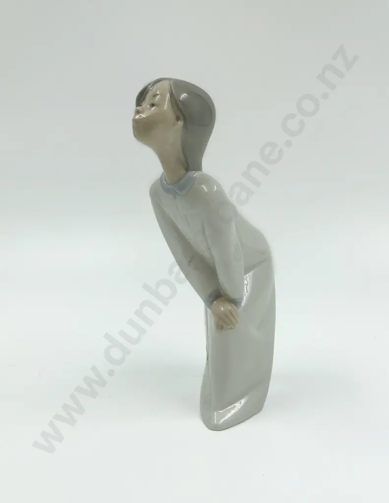 Lladro Figure of Young Girl Image 1++