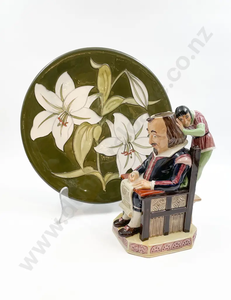 Kevin Francis Ceramics Figure "William Shakespeare (AF) together with Moorcroft Plate Image 1++