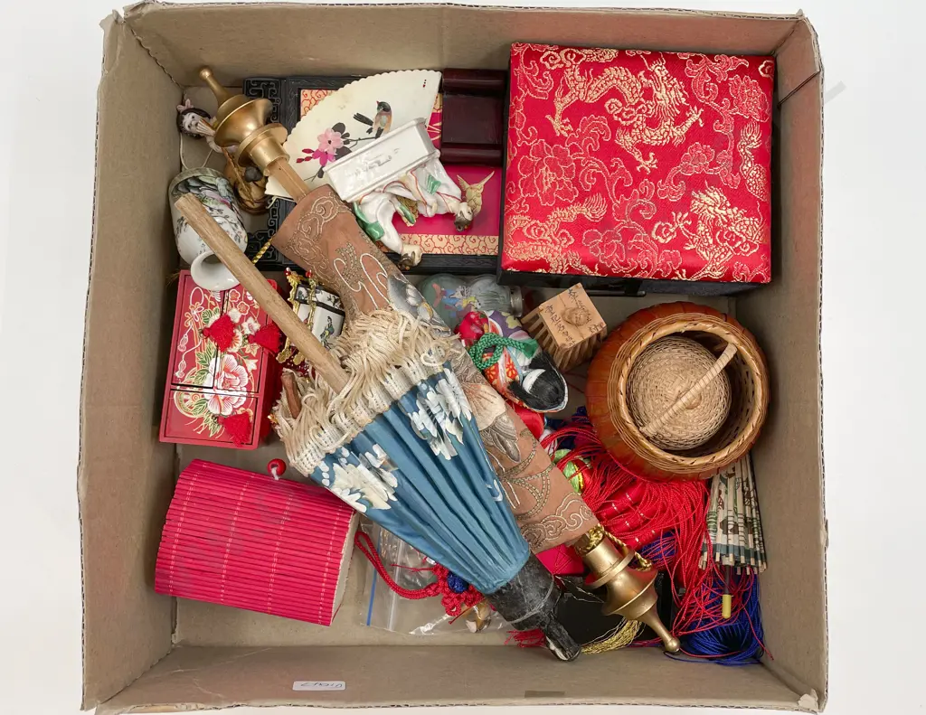 Assorted Small Asian Collectables Image 1++