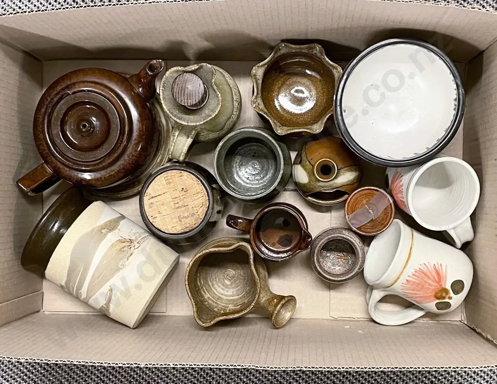Box of Mostly NZ Pottery Image 1++
