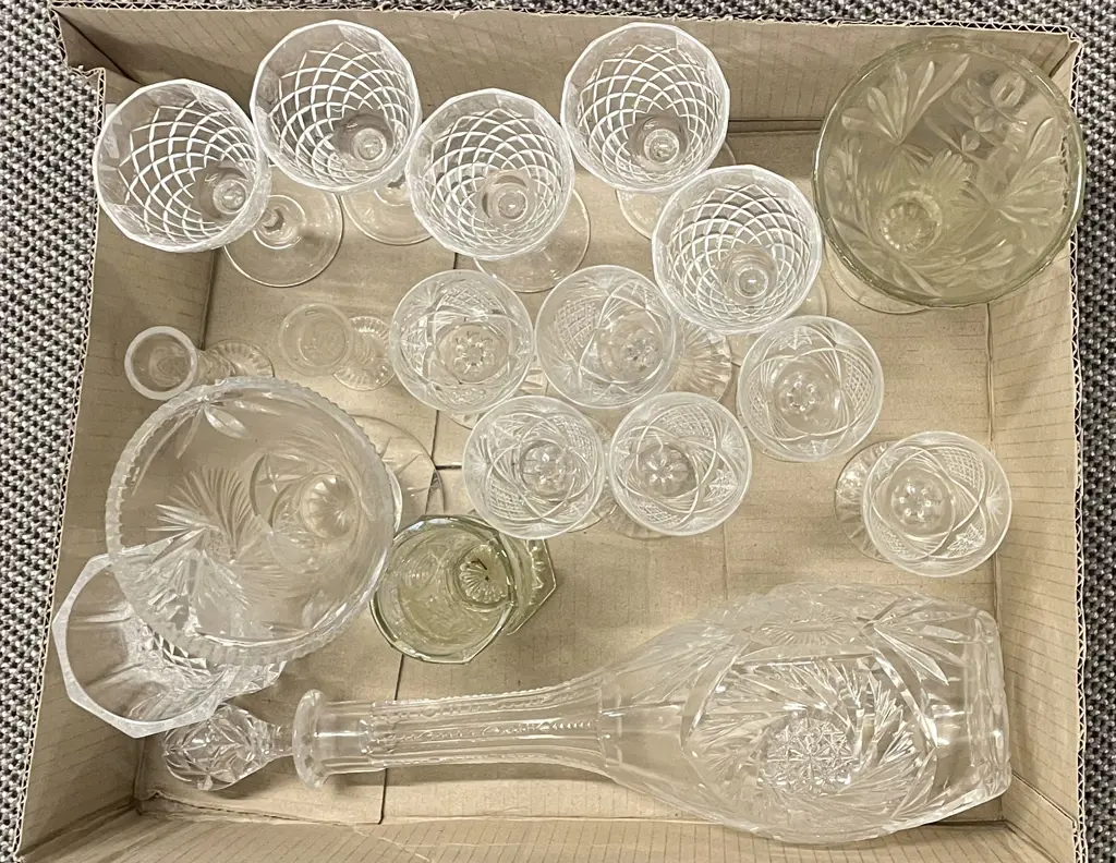 Box of Assorted Glassware Together With Decanter Image 1++