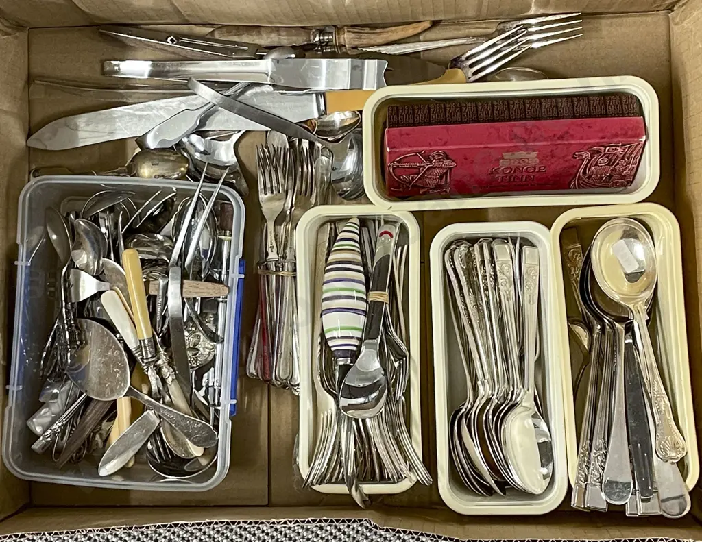 Box of Assorted Cutlery Image 1++
