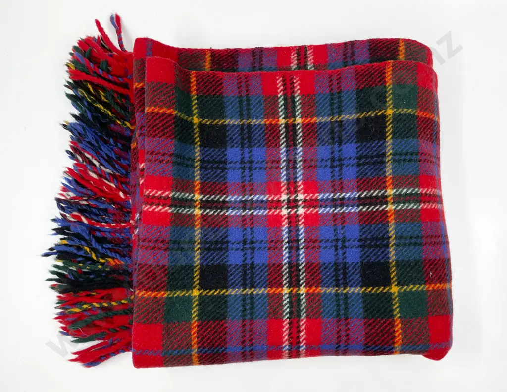 Woollen "Monty Rug" (hole to rug) Image 1++