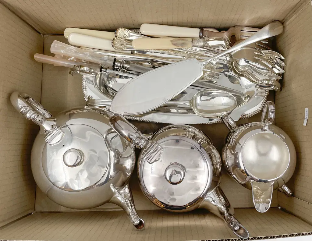 Quantity of S/P Together With Assorted Cutlery Image 1++