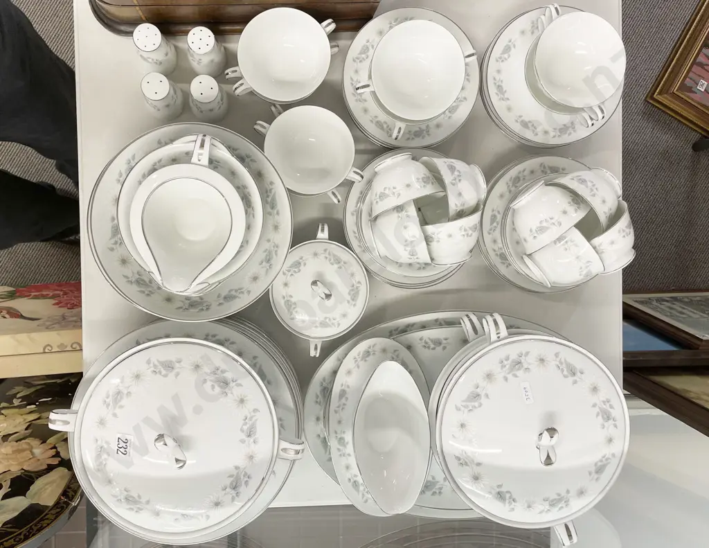 Noritake Dinner Set Image 1++