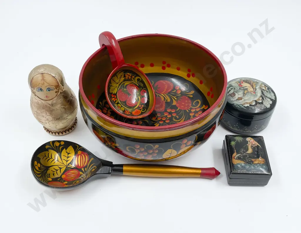 Small Qty of Lacquered Items etc Image 1++
