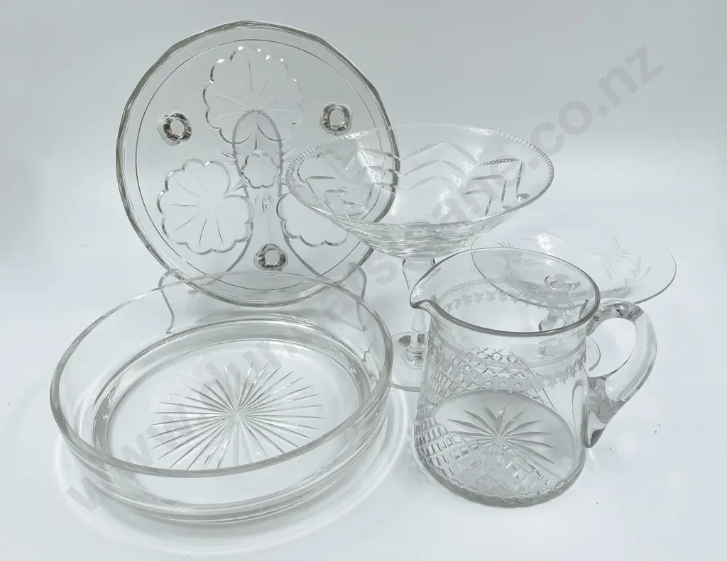 Five Pieces of Assorted Crystal and Glass Including Comport Image 1++