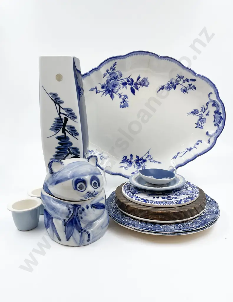 Qty Of Assorted Blue and White China Including Wedgwood Image 1++
