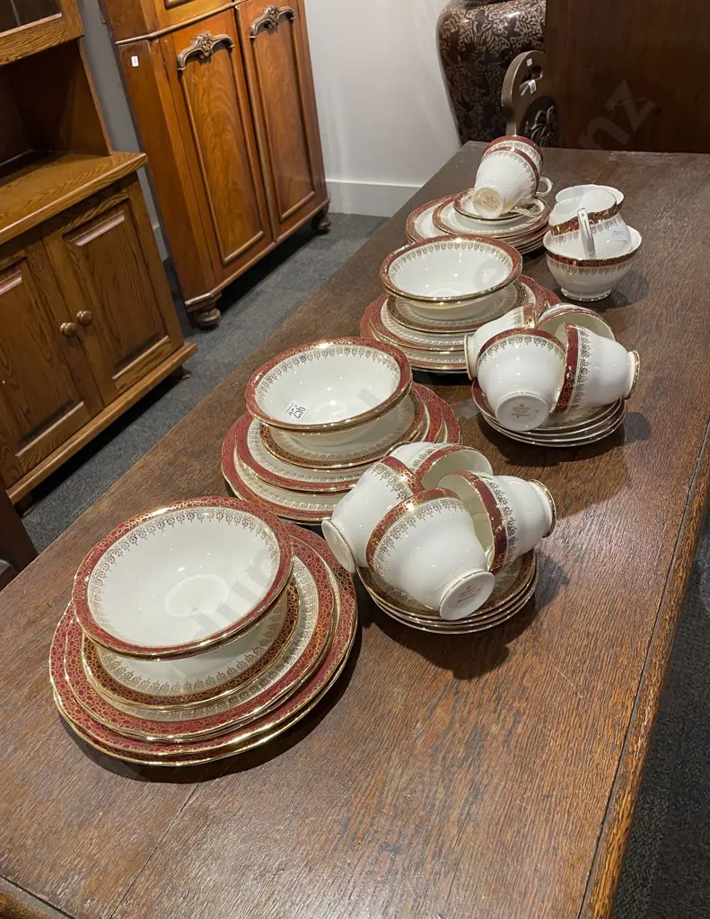 Duchess "Winchester" Part Dinner Set (53) Image 1++