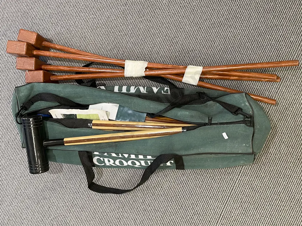 Croquet Set in Bag Together with Additional Mallets Image 1++
