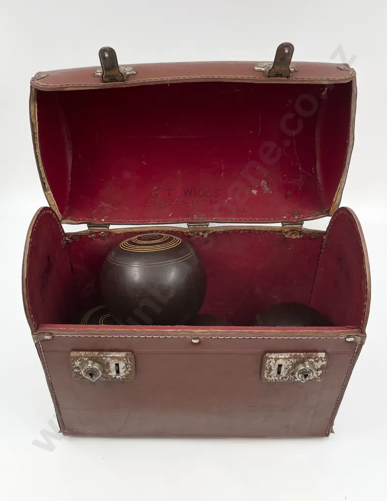 Four Lawn Bowls in Case Image 1++