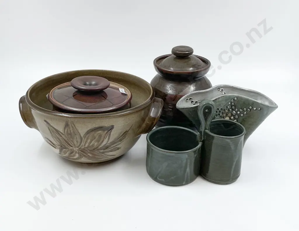 Five Pieces of Assorted Pottery Image 1++