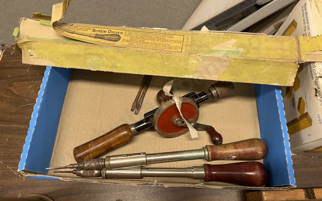 Box Including "Yankee No. 130 Screw Driver" etc Image 1++