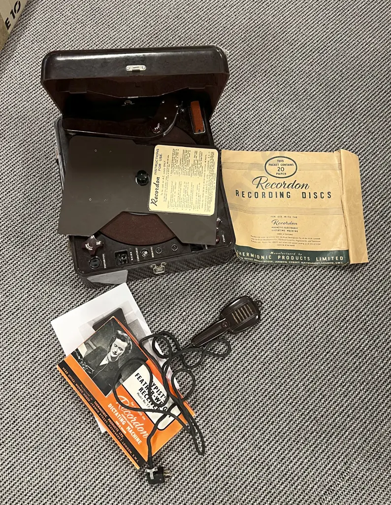 Recodom Dictating Machine in Bake a Lite Case With Accessories Image 1++