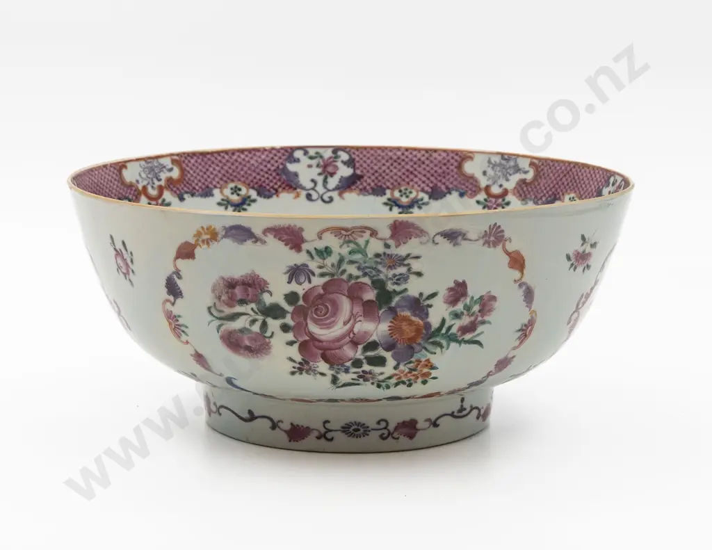 C19th Hand Painted Chinese Export Bowl Image 1++