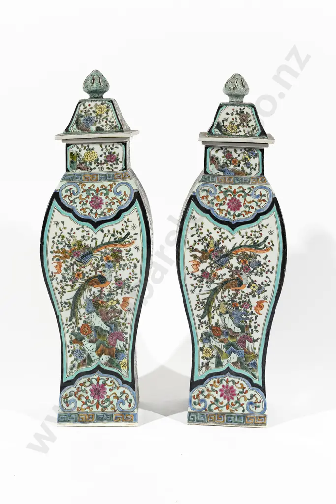 A Fine Quality Pair Of Late C19th Chinese Famille Rose Vases & Covers Image 1++