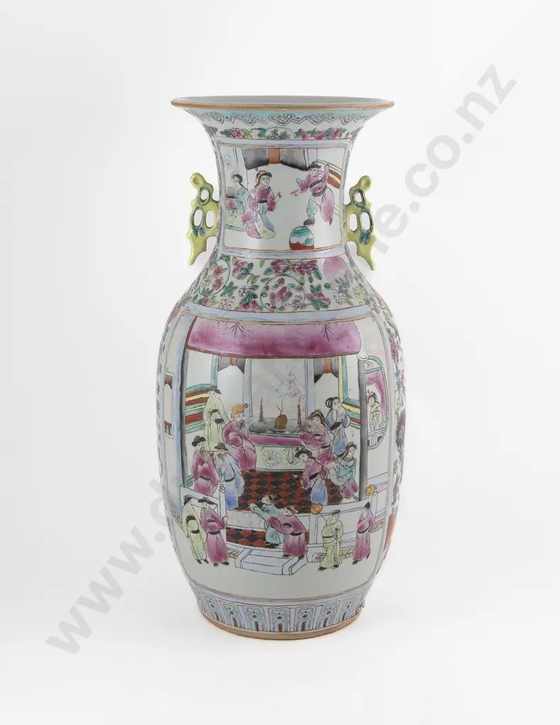 Large Cantonese Famille Rose Export Ware Vase Image 1++
