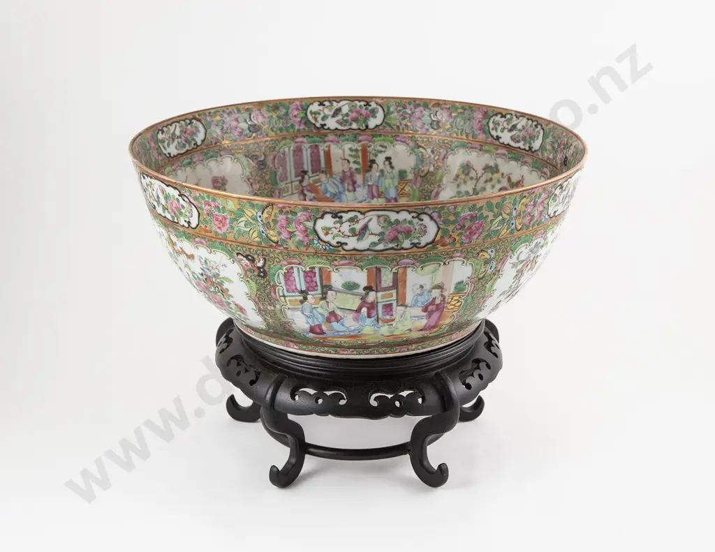 Late C19th Cantonese Famille Rose Export Ware Punch Bowl Image 1++