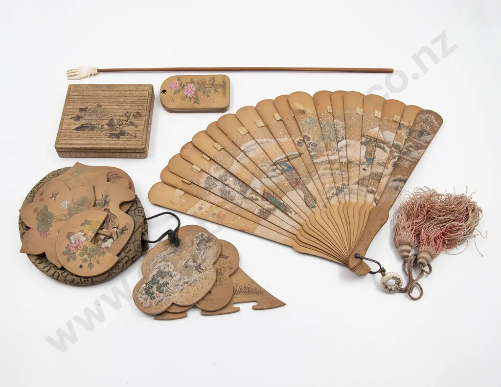 Small Group Of Japanese Decorative Wooden Items Image 1++