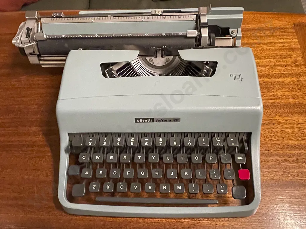 Mario Bellini for Olivetti Lettera 22 typewriter Image 1++