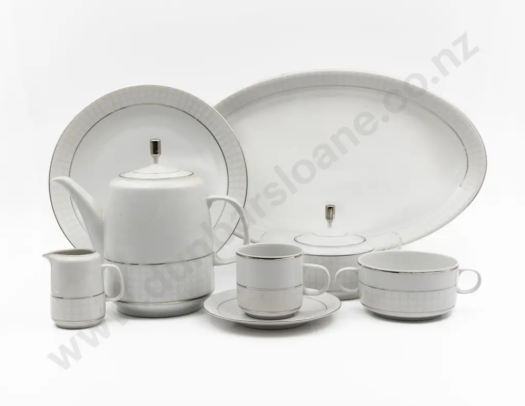 Czechoslovakian Bohemia Porcelain Dinner Set 1960s Image 1++